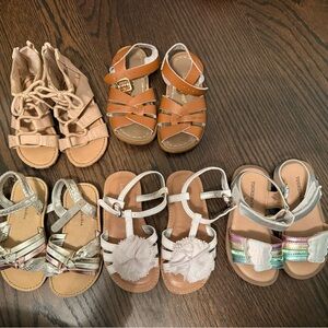 Lot of 5 pairs of Girls Kids Tan and Silver Sandals Set, sizes 7-9